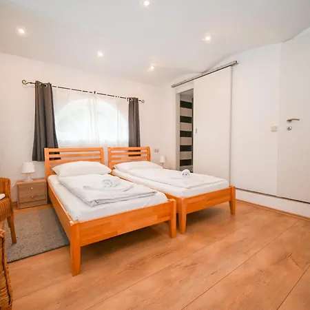 Skilift - View By In One 滨湖采尔